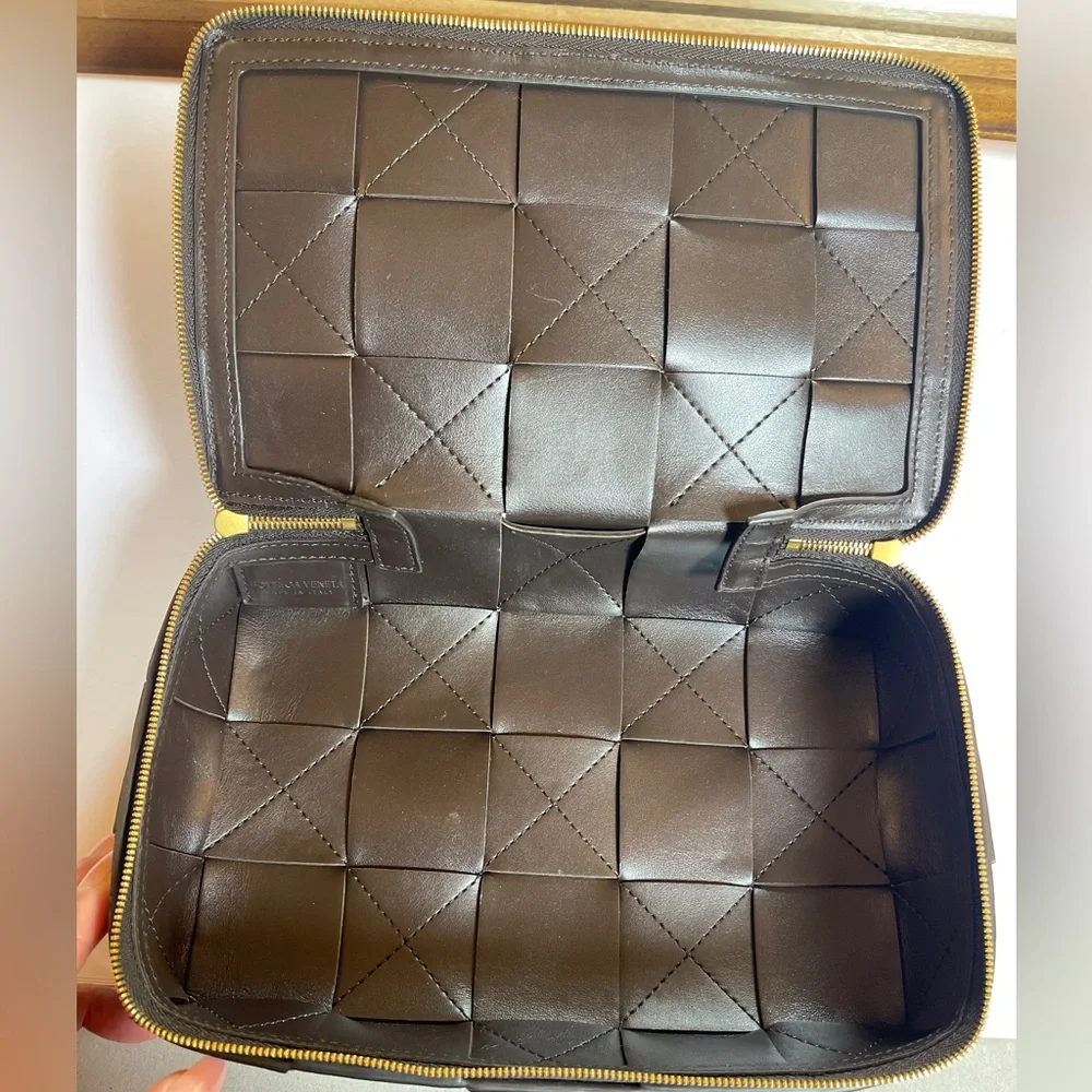Rare Bottega Veneta Intrecciato Cassette Travel Case Fondant NWT + Dust Bag Auth